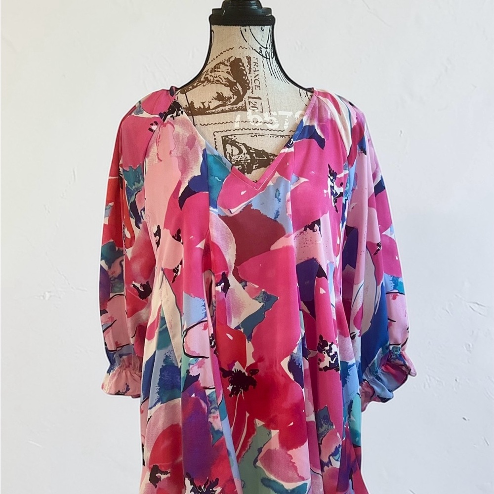 Umgee Floral V-Neck Blouse Size L - Like New - Worn Once